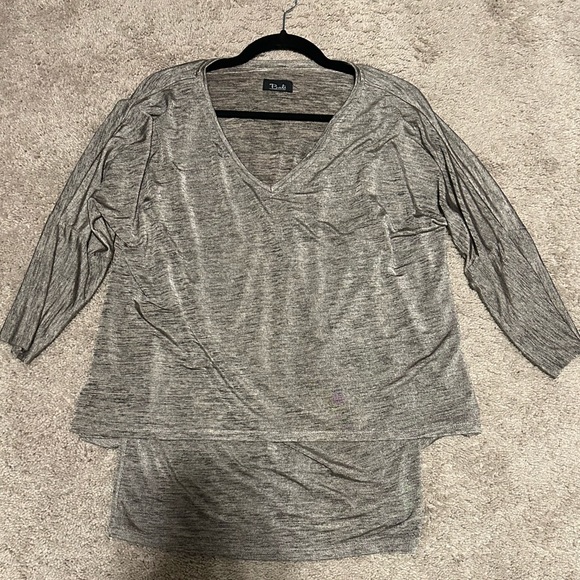 3/$15 Silver Bali corp. shirt - Picture 1 of 3
